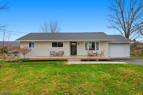 102 Sunnyview Ave E, Hackettstown, NJ, 07840-3416 | Card Image