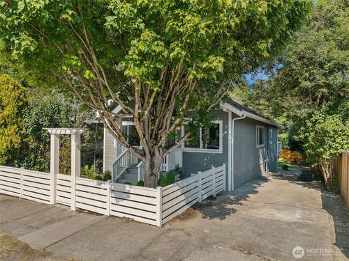 520 30th Ave E, Seattle, WA, 98112-4205 | Card Image