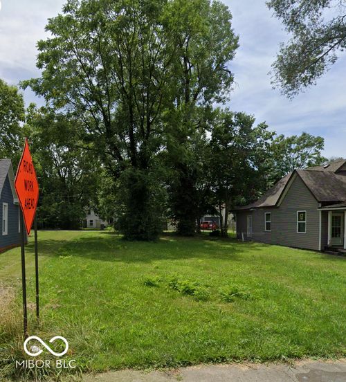 933 Roache St, Indianapolis, IN, 46208-5440 | Card Image