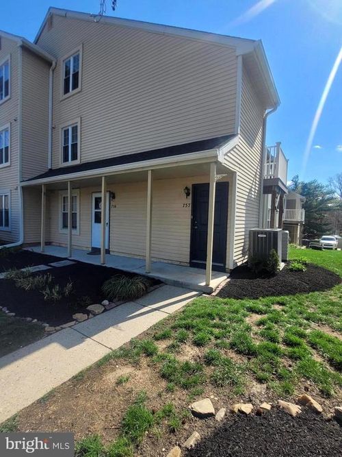 757 E Parker St, LANGHORNE, PA, 19047-5026 | Card Image