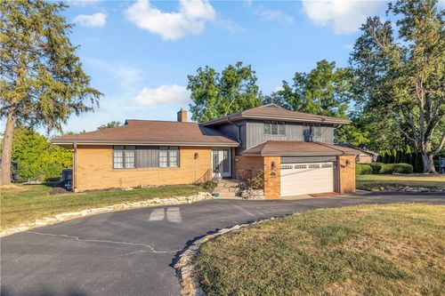 66 Eastmoreland Dr, Decatur, IL, 62521-3818 | Card Image