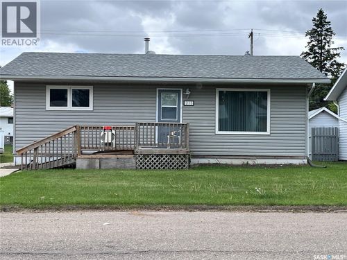 215 Burns Ave W, Melfort, SK, S0E1A0 | Card Image