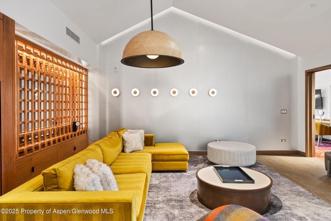 F10-1-10 - 550 S Spring St, Condo with 3 bedrooms, 4 bathrooms and 1 parking in Aspen CO | Image 6