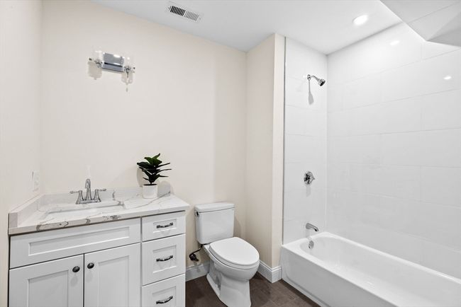 304 - 1 Pleasant St, Condo with 2 bedrooms, 1 bathrooms and 1 parking in Cohasset MA | Image 10