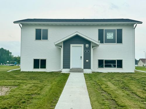 503 Mckinley St Se, Warroad, MN, 56763-2804 | Card Image