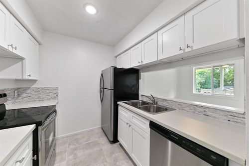 apt-2-1312 W Adoue St, Alvin, TX, 77511-5977 | Card Image