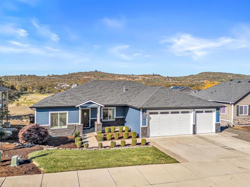 407 Deanjou Ave, Eagle Point, OR, 97524-6659 | Card Image