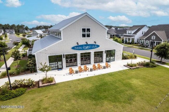 Clubhouse and Great Lawn | Image 32