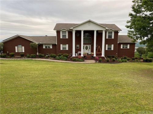 3 Bluff Dr, Russellville, AR, 72802-7866 | Card Image
