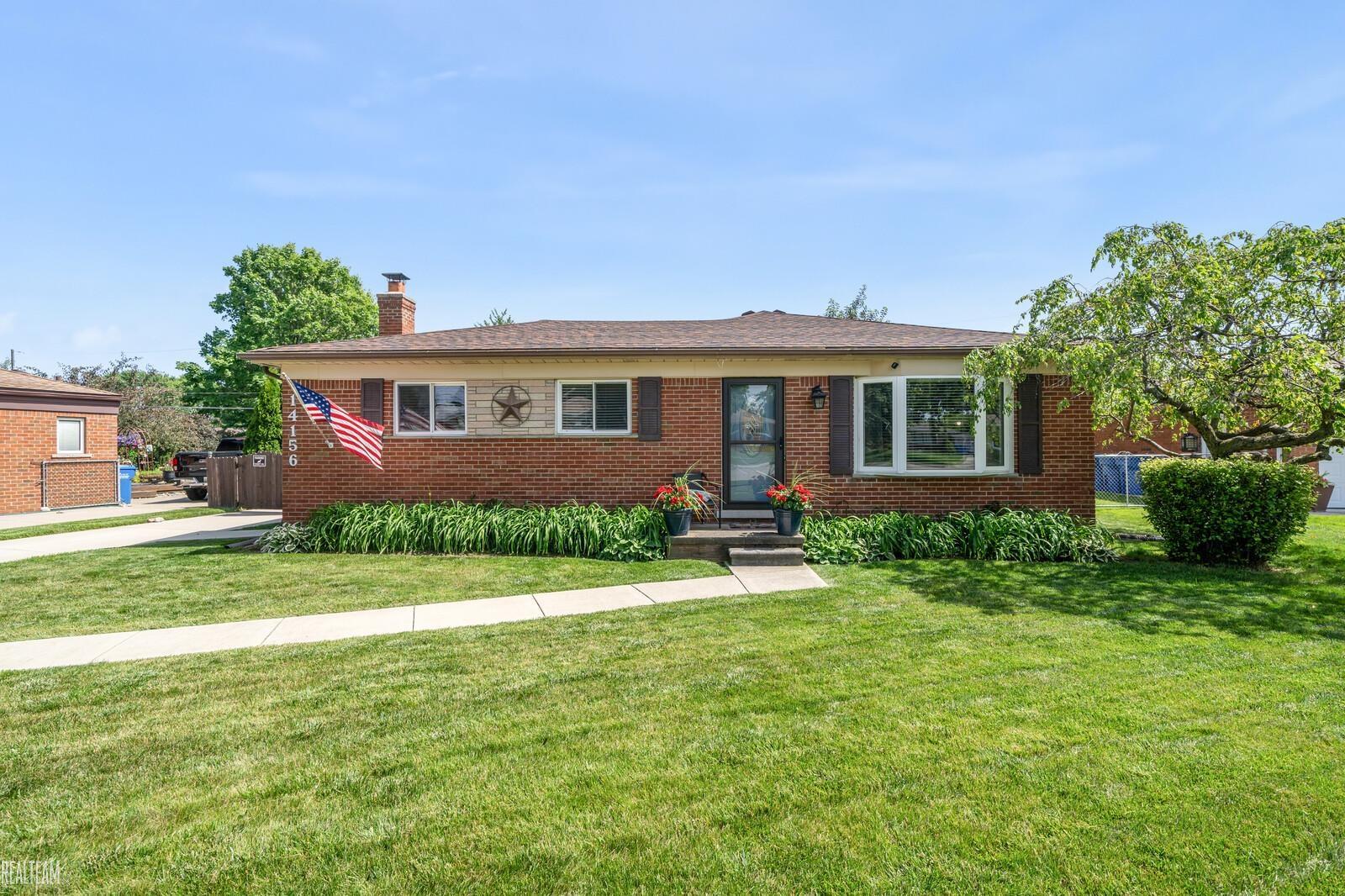 Peck Dr, Warren, MI 48088