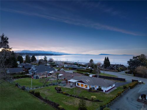 260 Elizabeth Ave, Qualicum Beach, BC, V9K1G8 | Card Image