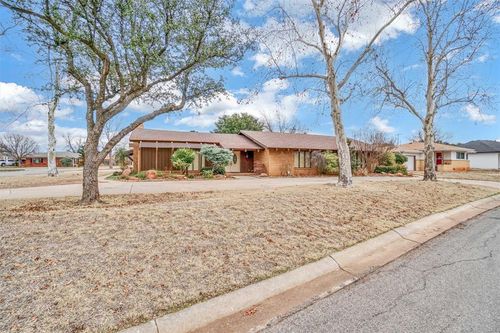 1724 N Hudson St, Altus, OK, 73521-2024 | Card Image