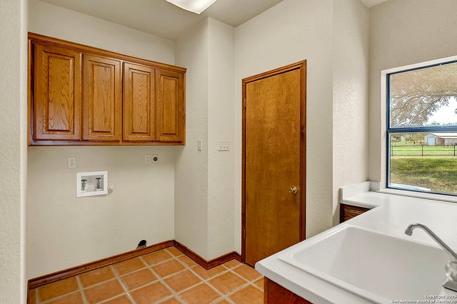 101 Ranch Rd, House other with 3 bedrooms, 3 bathrooms and null parking in Adkins TX | Image 26