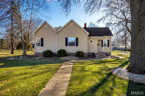 518 S Madison St, Staunton, IL, 62088-1972 | Card Image