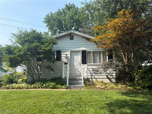 935 Carnegie Ave, Akron, OH, 44314-1133 | Card Image