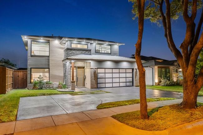 Contemporary house featuring a garage and a front lawn | Image 33