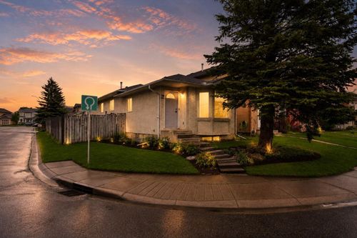 133 Martinglen Way Ne, Calgary, AB, T3J3J1 | Card Image