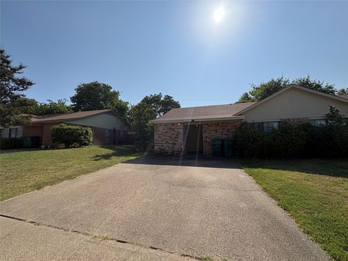 714 Hillcrest Ct, Cedar Hill, TX, 75104-1733 | Card Image