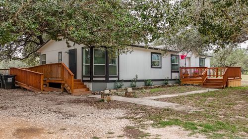 107 Harvest Ln, Floresville, TX, 78114-4249 | Card Image