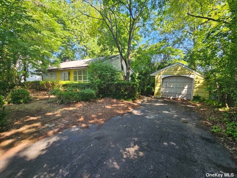 Gaynor Pl, West Hempstead, NY 11552