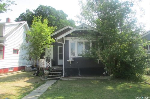 1359 Elphinstone St, Regina, SK, S4T3M5 | Card Image