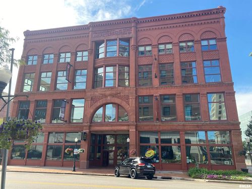 131 W 2nd St, Davenport, IA, 52801-1828 | Card Image