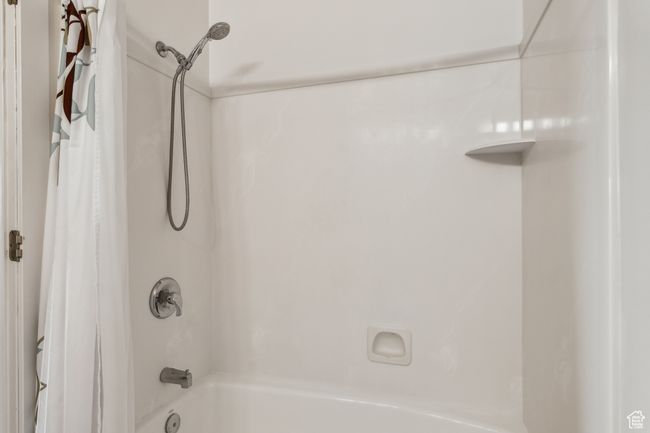 Full bath featuring shower / tub combo | Image 12