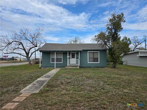 702 E Anaqua Ave, Victoria, TX, 77901-3304 | Card Image