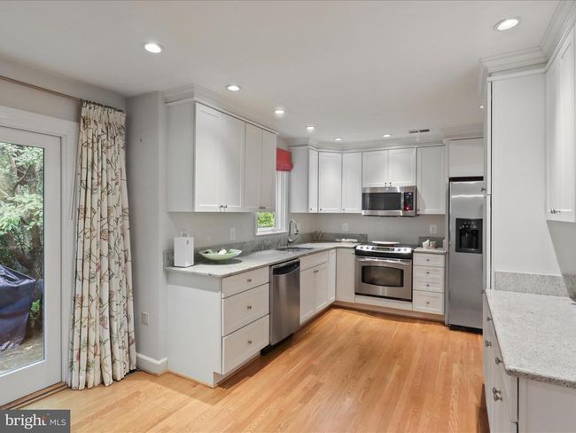 1564 Mclean Commons Ct, Townhouse with 3 bedrooms, 4 bathrooms and null parking in MCLEAN VA | Image 16