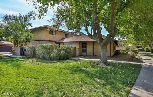 5083 Village Dr, Las Vegas, NV, 89142-1805 | Card Image