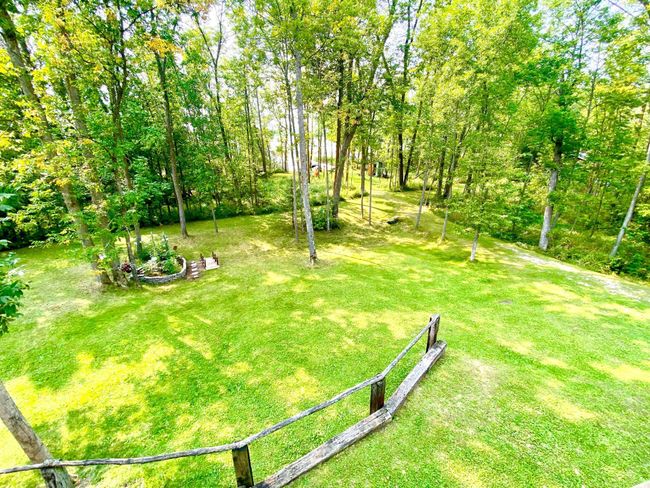 Lakeside yard | Image 30