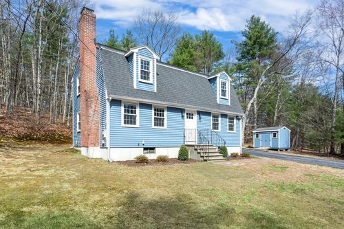 4 Marshall St, Norfolk, MA, 02056-1542 | Card Image