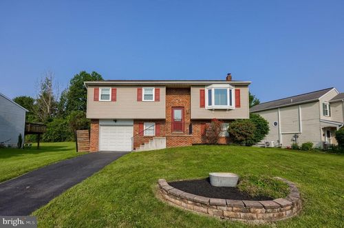 900 Evergreen St, DENVER, PA, 17517-1532 | Card Image