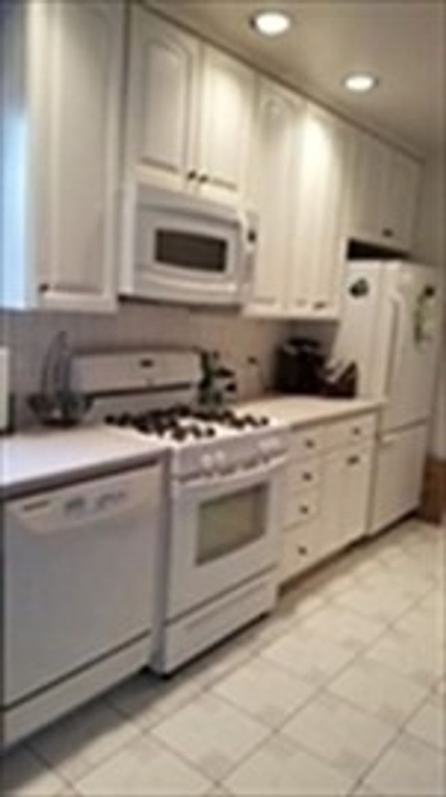 2 - 114 Lake St, Condo with 3 bedrooms, 1 bathrooms and 2 parking in Arlington MA | Image 8