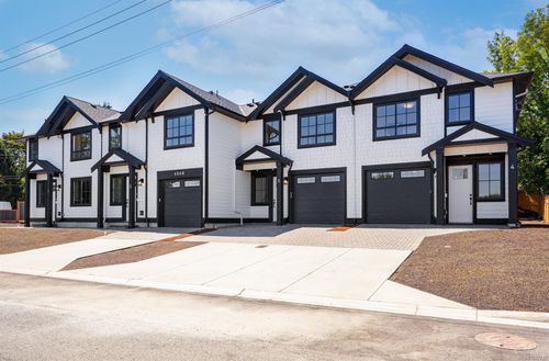 4-4068 Tuxedo Dr, Victoria, BC, V8X2L3 | Card Image