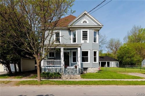 624 Hamlin St, Watertown, NY, 13601-3710 | Card Image