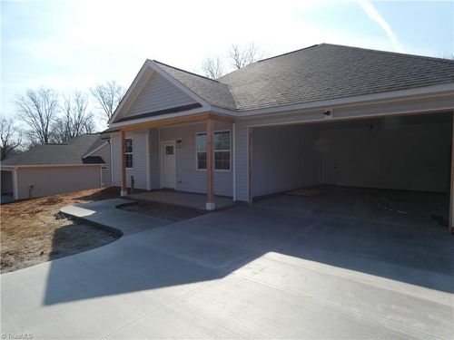 109 Hickory Street, Yadkinville, NC, 27055 | Card Image