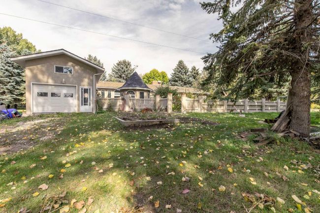 231077 Twp Rd 100 A, Home with 5 bedrooms, 2 bathrooms and null parking in Rural Lethbridge County AB | Image 35