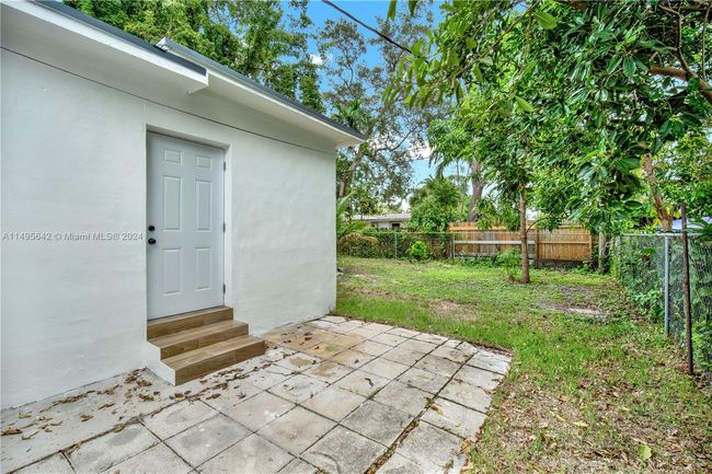 322 Ne 110th Ter, House other with 3 bedrooms, 2 bathrooms and null parking in Miami FL | Image 6