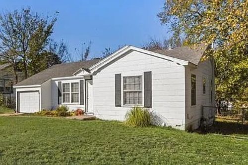 1313 W Shepherd St, Denison, TX, 75020-5212 | Card Image