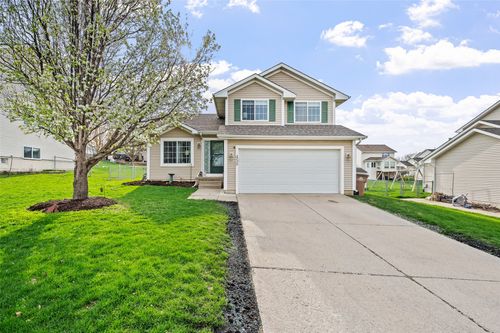 450 Fawn Cir, Pleasant Hill, IA, 50327-0800 | Card Image