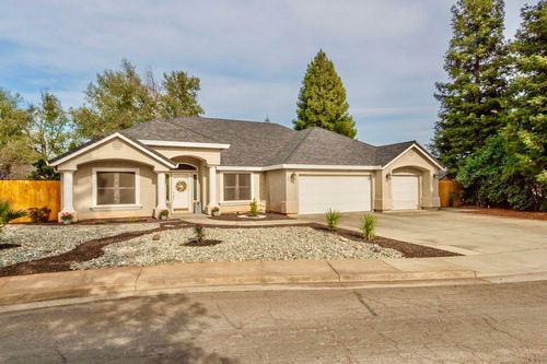 2704 Western Oak Dr, Redding, CA, 96002-5114 | Card Image