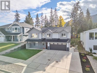 2140 15 Ave Se, House other with 5 bedrooms, 3 bathrooms and 5 parking in Salmon Arm BC | Image 2