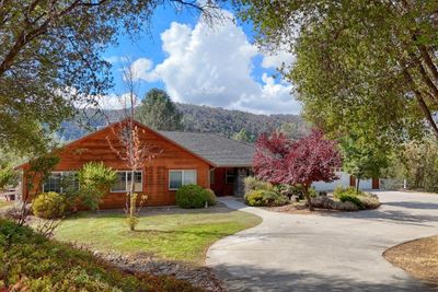 38788 Goldenrod Lane, House other with 4 bedrooms, 3 bathrooms and null parking in Oakhurst CA | Image 1