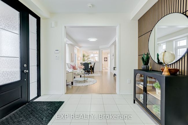 42 Prunella Cres, House attached with 4 bedrooms, 4 bathrooms and 4 parking in Holland Landing ON | Image 4