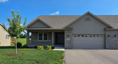 735 Yingling Dr, Dixon, IL, 61021-2301 | Card Image