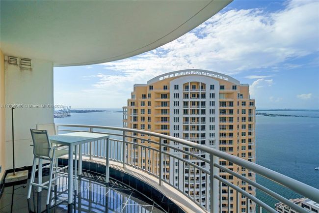 APT-3803 - 848 Brickell Key Dr, Condo with 1 bedrooms, 2 bathrooms and null parking in Miami FL | Image 4