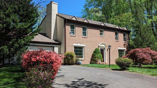 1835 Batten Hollow Rd, VIENNA, VA, 22182-1915 | Card Image