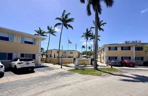 629-5820 Ne 22nd Way, Fort Lauderdale, FL, 33308-2665 | Card Image