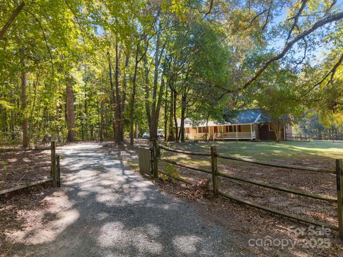 5945 Lindenwood Dr, Matthews, NC, 28104-0558 | Card Image